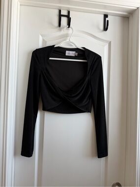 Black Long-Sleeve Cropped Twist-Front Top
